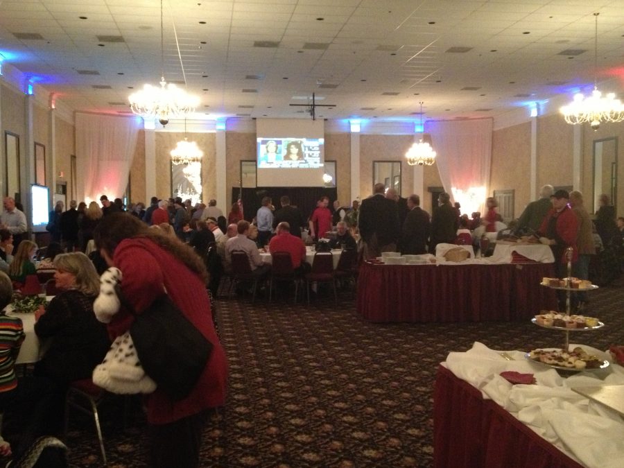 Photo+by+Erin+Ellerbrock%0ARepublicans+gather+for+the+election+at+the+Columns+Banquet+Center+in+St.+Charles.