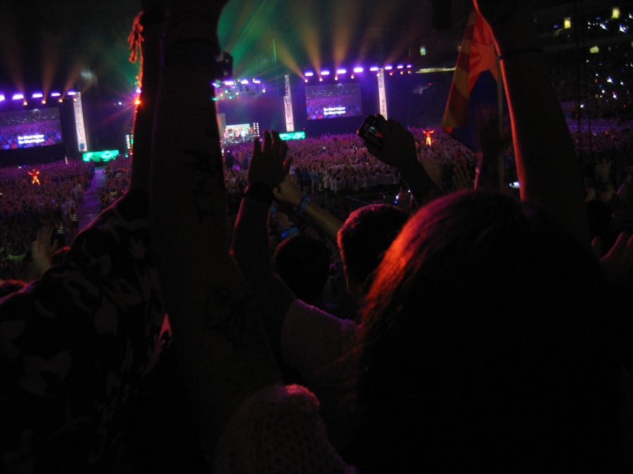 Youth+and+adults+alike+singing+along+to+the+music+at+the+2013+Lutheran+Church+Missouri+Synod+%28LCMS%29+National+Youth+Gathering+in+the+Alamodome+in+San+Antonio%2C+TX.