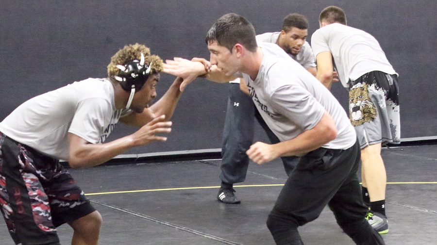  Freshman Tony Jenkins (front left) trains with sophomore Marshall Green, while sophomore Sam Pennington (back left) trains with freshman Zach Plummer at Wednesdays practice. 
Photo by Kyle Rhine