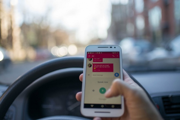 Distracted driving kills. Dont be a statistic.  Photo from pexels.com
