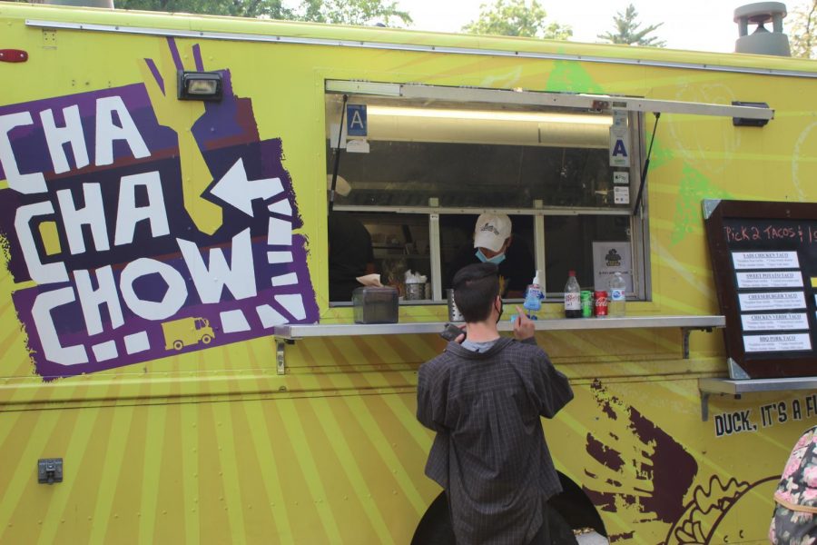 Student placing their order with the Cha Cha Chow food truck.