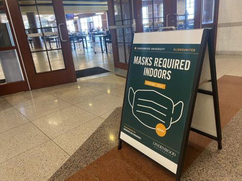 A sign requiring everyone inside of Spellmann Center to wear a mask. Lindenwoods COVID-19 policies led to the lawsuit against the university.