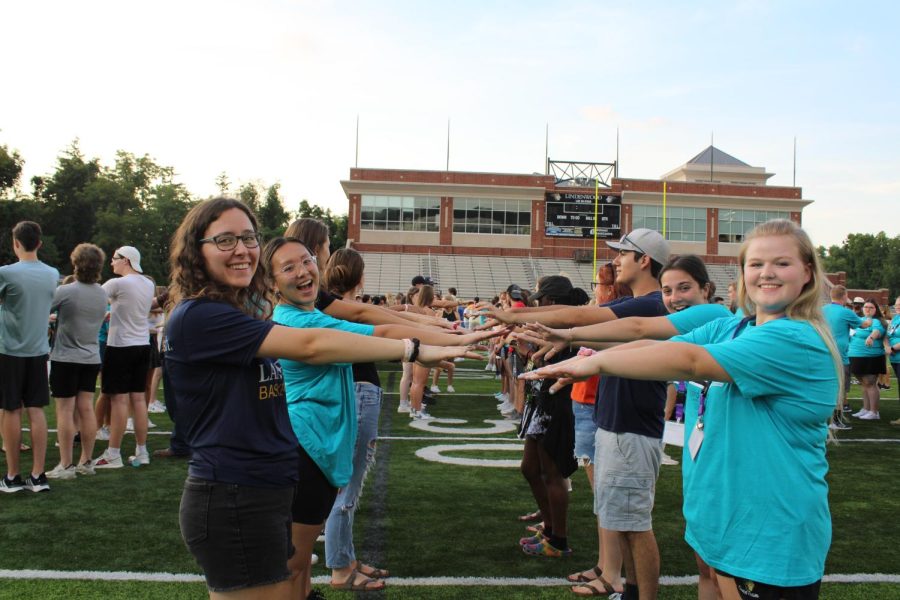 Lion+Leaders+and+new+students+enjoy+the+Playfair+at+Hunter+Stadium.