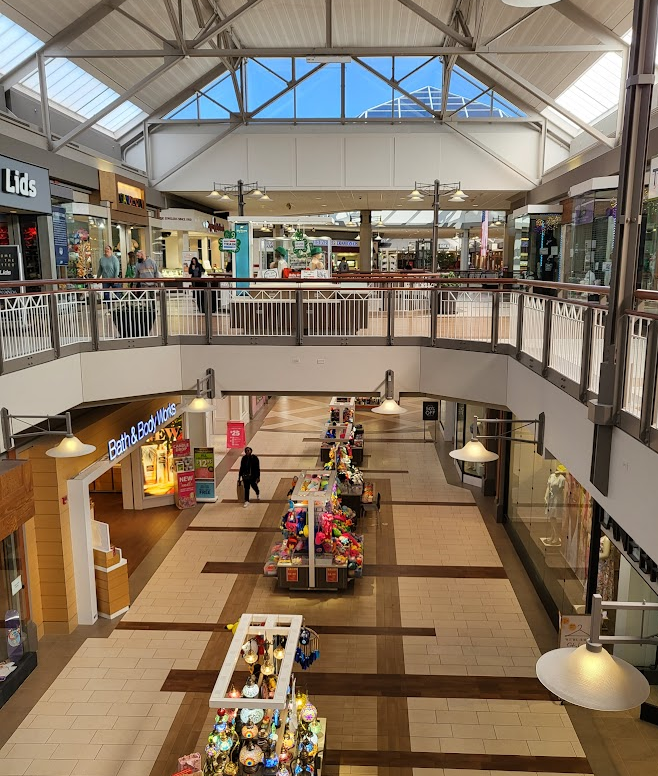 St. Louis area malls go from busy hangouts to ghost towns