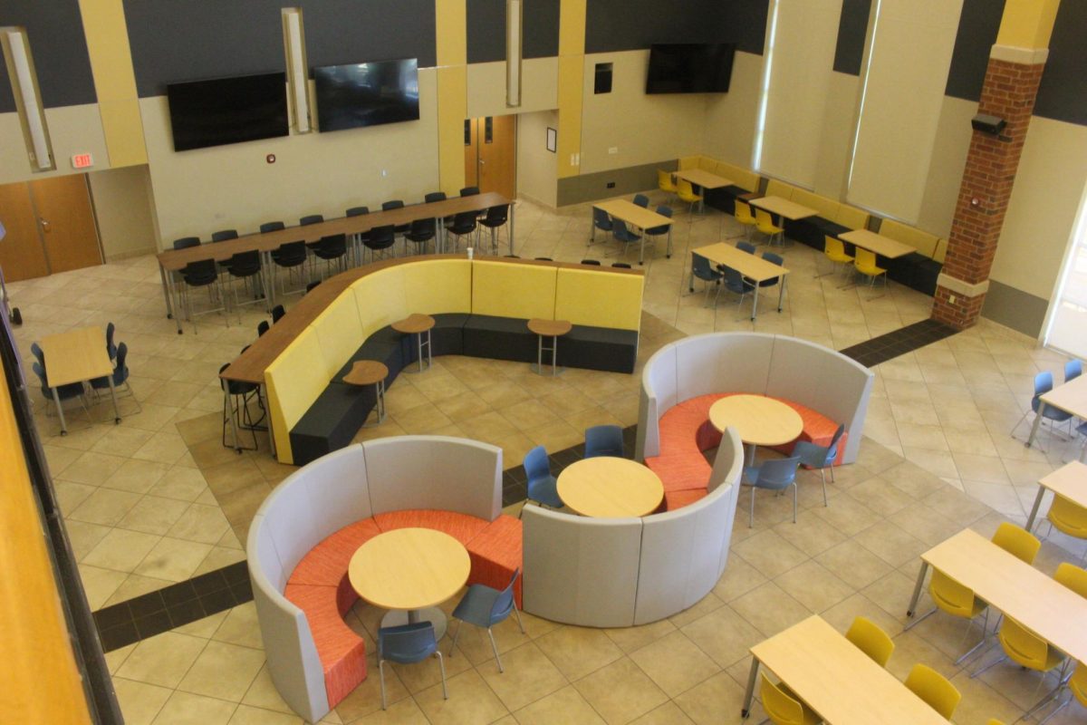New+furnitures+installed+in+the+Evans+Commons+dining+hall+last+weekend.