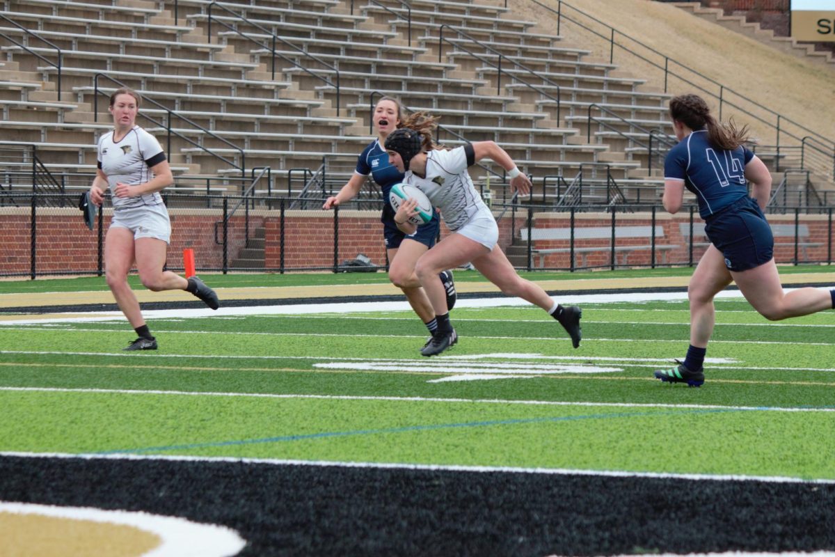 Amy Brice charges past two BYU defenders towards the try zone. 