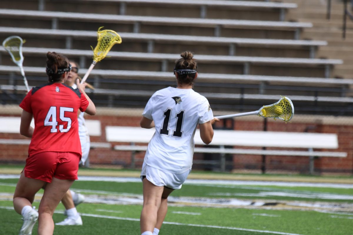 Natalie Gane passes the ball to a teammate against Youngstown University. 