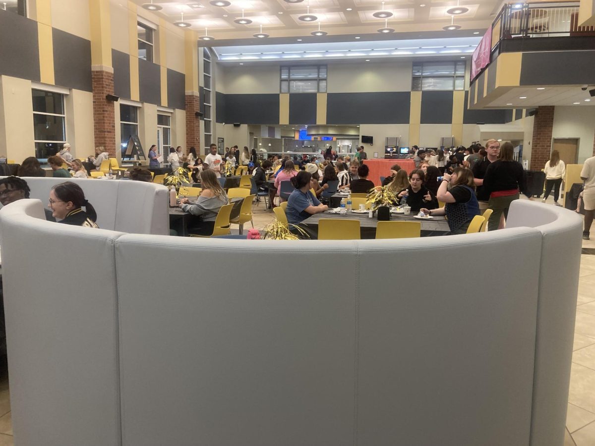 Students eat and socialize in Evans Commons at yearly Late Night Roar.