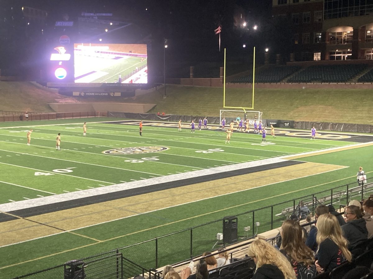 Men's soccer team looks to break tie in final minutes.