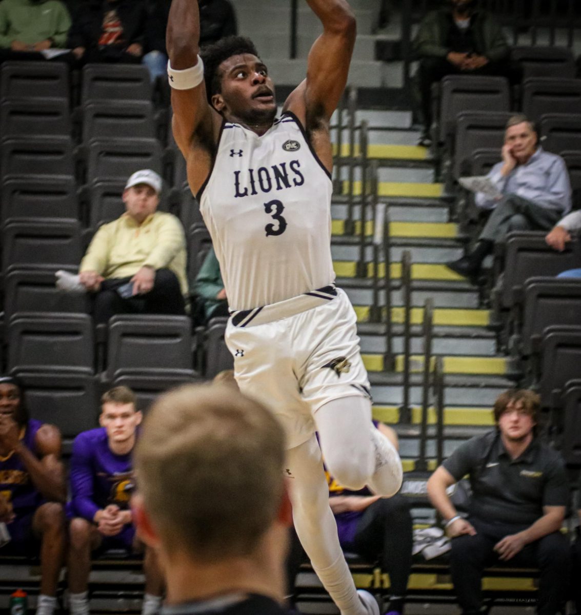 Markeith Browning II leaps for a dunk in a game against Tennessee Tech. 